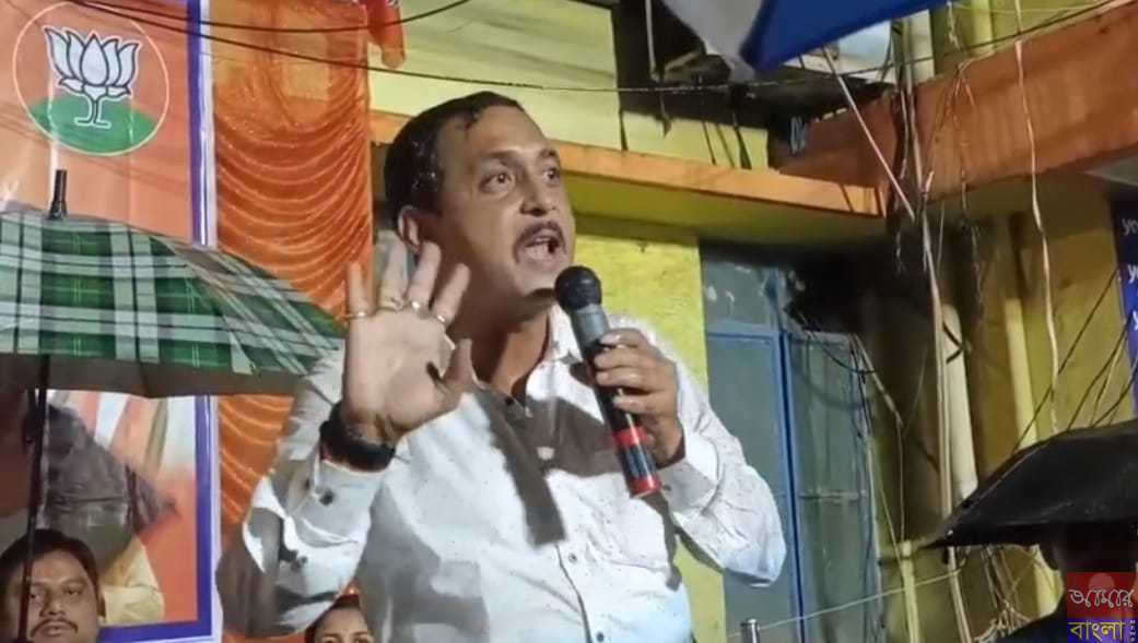 পুলিশ কর্মীদের উদ্যেশে আমি বলছি যাদের বয়স 58/59 তারা যা খুশি করুন কিন্তু যাদের বয়স 45 বা তার কম তাদের বলে যাচ্ছি 2026শে মমতা ব্যানার্জির নামের আগে প্রাক্তন বসে যাবে।