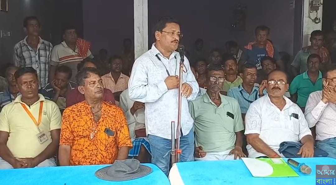 বেলাগাম তৃণমূল জেলা সভাপতি। প্রকাশ্য সভা থেকে শুভেন্দু অধিকারী সহ তার পরিবারকে কদর্য ভাষায় আক্রমণ জেলা তৃণমূল সভাপতি আব্দুর রহিম বক্সীর।