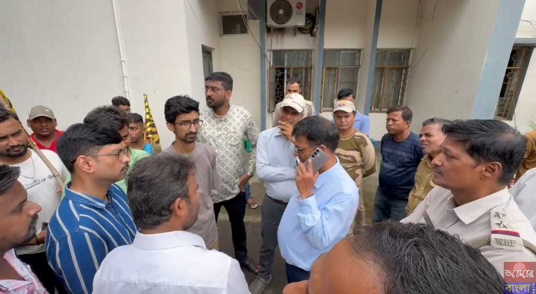 ইসিএল দ্বারা নির্মিত শহীদ ক্ষুদিরাম বসু ক্রীড়াঙ্গনে ক্ষুদিরাম বসুর মাতৃভাষা বাংলা না থাকায় গত ২৯ ই জুলাই বাংলা পক্ষ পান্ডবেশ্বর বিধানসভার পক্ষ থেকে বিক্ষোভ জানিয়ে ডেপুটেশন দেওয়া হয়