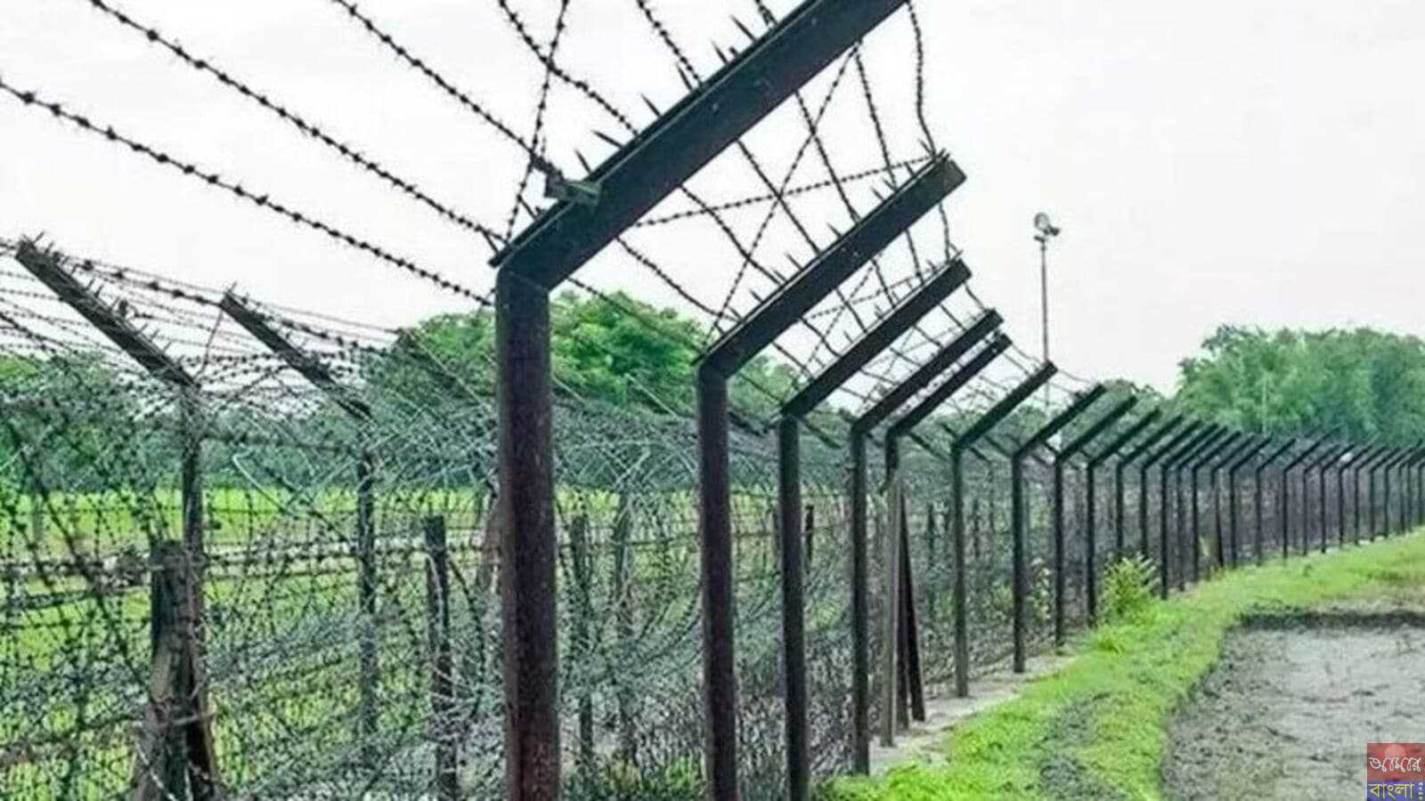 ভারত থেকে বাংলাদেশে অবৈধ ভাবে পালানোর সময় পুলিশের জালে ৩ বাংলাদেশি 