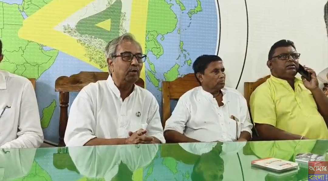 তরুনীকে ধ*র্ষ*নে অভিযুক্ত তৃনমূল কংগ্রেসের কাউন্সিলর তথা তৃণমূল কংগ্রেসের রামপুরহাট শহর কমিটির সহ-সভাপতি প্রিয়নাথ সাউকে দল থেকে বহিষ্কার দল।