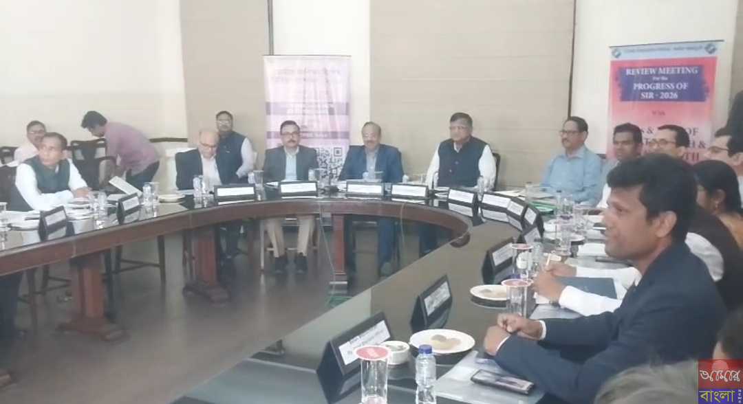দেশের ১২টি রাজ্যে SIR বাস্তবায়নের বিষয়ে আজ একটি গুরুত্বপূর্ণ সভা অনুষ্ঠিত হয়েছে।