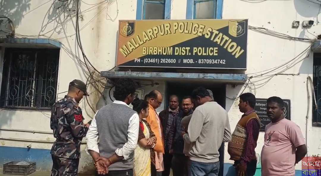 যাত্রা দেখে বাড়ি ফেরার পথে গণধর্ষণের শিকার হলেন ১৩ বছর বয়সী এক আদিবাসী নাবালিকা।