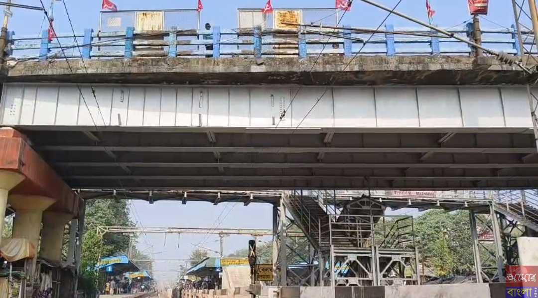 সংস্কারের জন্য বন্ধ হতে চলেছে বেলঘরিয়া ওভারব্রিজ,আধিকারিকদের নিয়ে ব্রিজ পরিদর্শন চেয়ারম্যান গোপাল সাহার