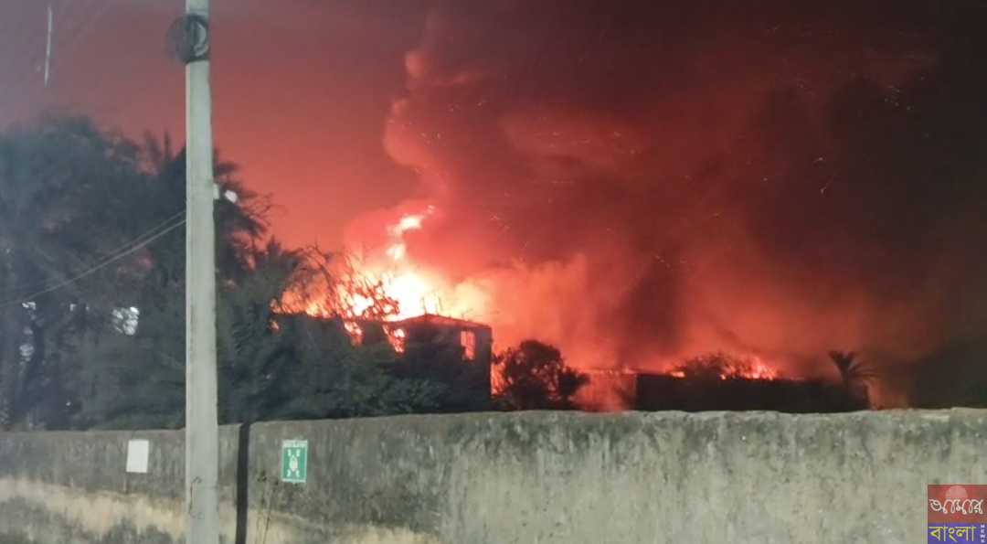 আনন্দপুরে বিধ্বংসী অগ্নিকাণ্ড প্রজাতন্ত্র দিবসের ভোরে র*ণ*ক্ষেত্র নাজিরাবাদ, মৃ*ত ৩, নিখোঁজ আরও অনেকে